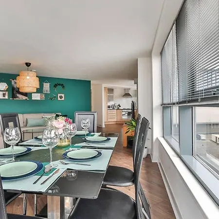 The Exclusive Gem Of Leeds - Sleeps 8-3
