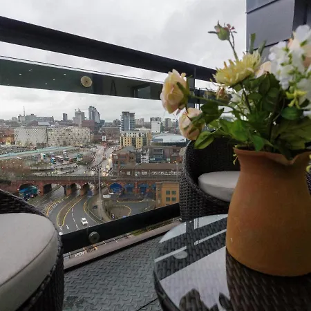 Live In Leeds Sky Penthouse-2