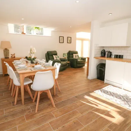 Oak Cottage-2