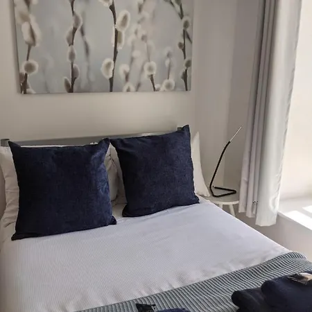 Riverside Apartment York-2