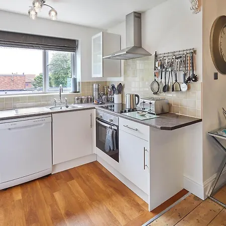 Host & Stay - Apartment 2, 15 Prospect Hill-3