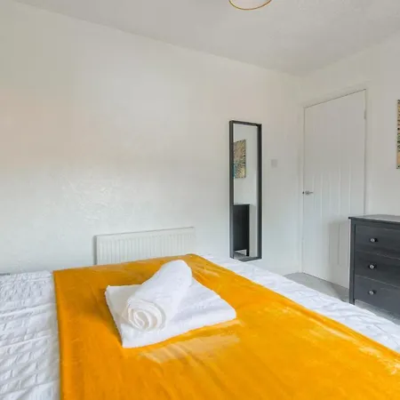 Rookwood House - Spacious Home With Free Parking - Short Stay Leeds-2