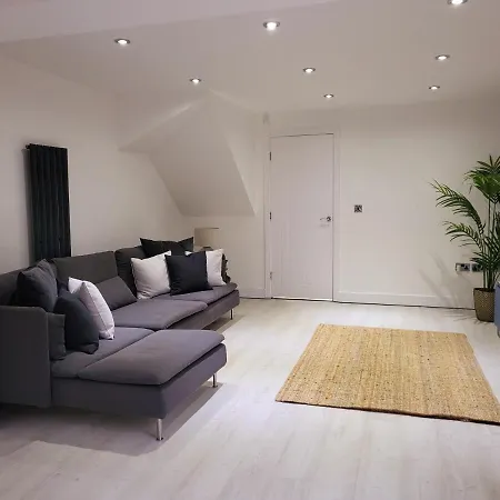 Luxurious 2 Bed House-3