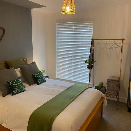 Trendy City Centre Hull Sleeps 2 Or 4 With Free Secure Parking Traveller Award 2023-3