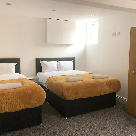 Spacious 3 Bedroom House Can Sleep 6-2