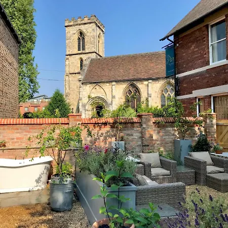 City Centre Luxury Holiday House With Outdoor Bath And Parking-3