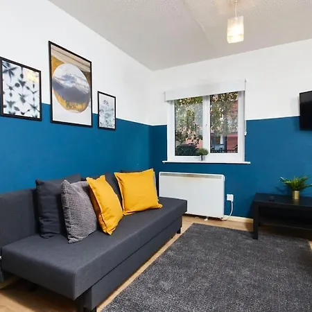 Lovely Apt In City Centre Leeds-3