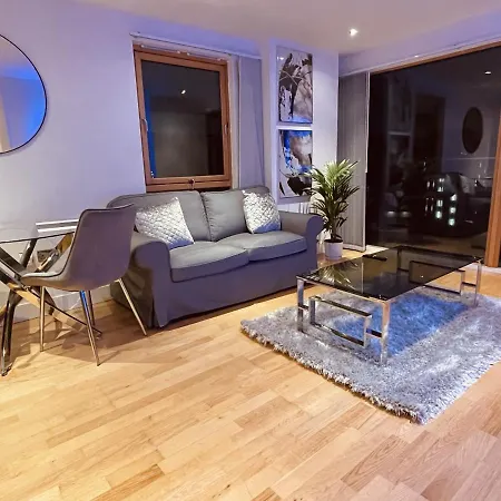 Deluxe City Apt Riverside Balcony &Free Parking-3