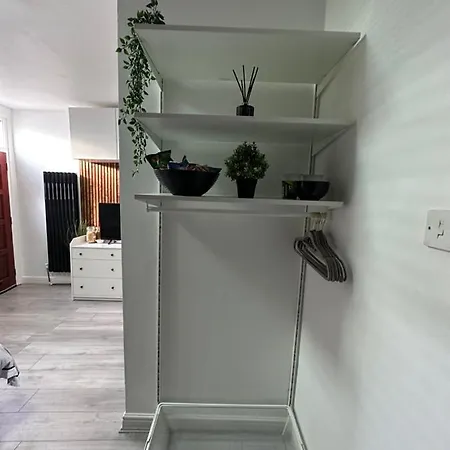 Modern En Suite Bedroom Close To City Centre-3