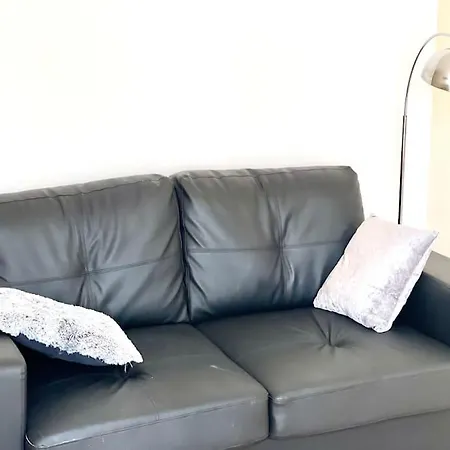 Alluring 2 Bedroom Leeds City Centre Apartment- Self Check-In,Balconied Apartment-3