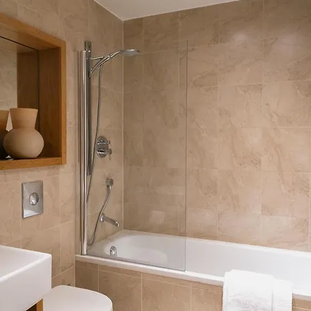 Regent House Deluxe 2 Bedroom Apartment-2