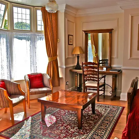 Acorn Guest House In Hull-3