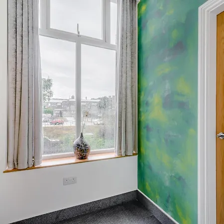 Crossley Suite - Uk38334-3