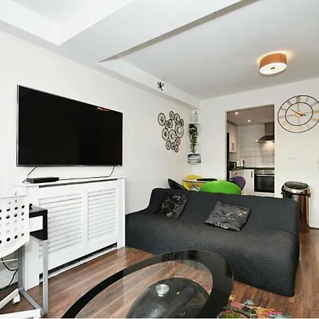 Igloo Viewpoint City Centre Stay & Free Parking-3