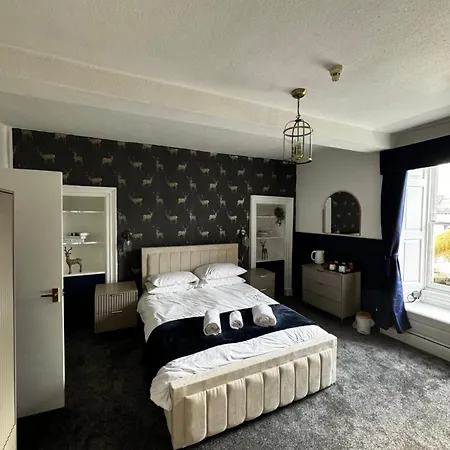 The Golden Lion Hotel-2
