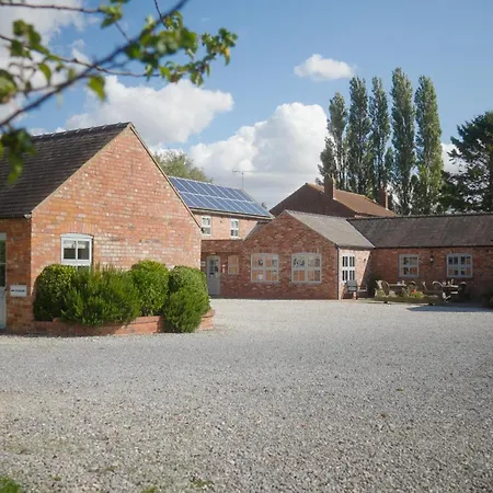 Wold Escapes, Highfield Farm-3