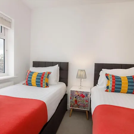 White House Apartments-Free Parking 1 Car Per Apartment-3