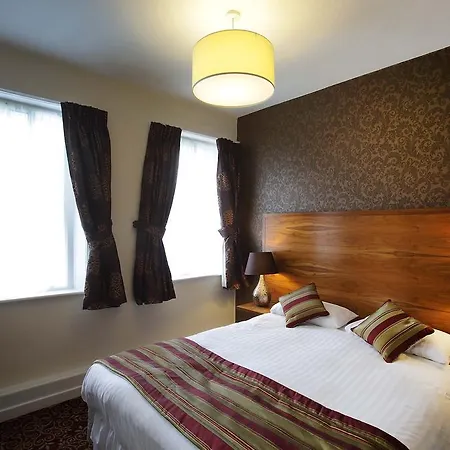 The Three Tuns Hotel Wetherspoon-2