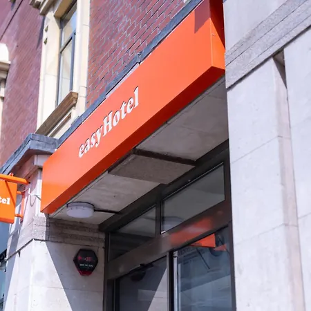 Easyhotel Leeds-3