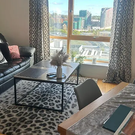 Leeds Dock Apartment-3
