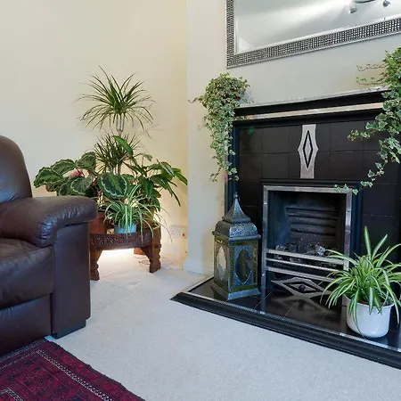 Poplar House Garden Apartment-2