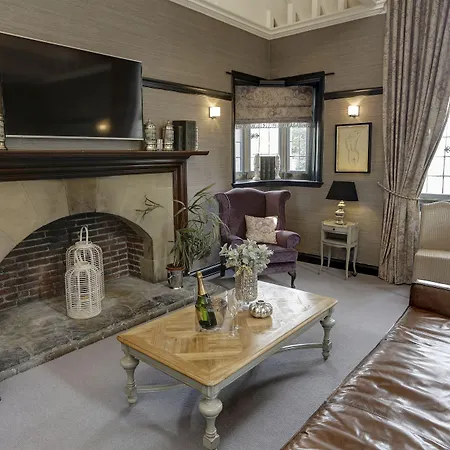 Falcon Manor Hotel-3