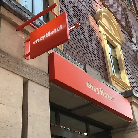 Easyhotel Leeds-2