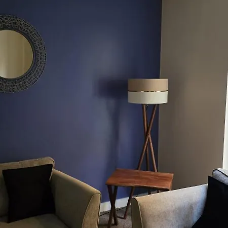 Beautiful City Centre House With Parking! Sleeps 6-2