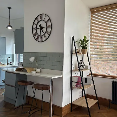 Stylish 1-Bedroom Apartment In Chapel Allerton With Free Parking-3