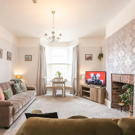 Bootham Apartment 32 - Free Parking - Five Minute Walk To York Minster-2