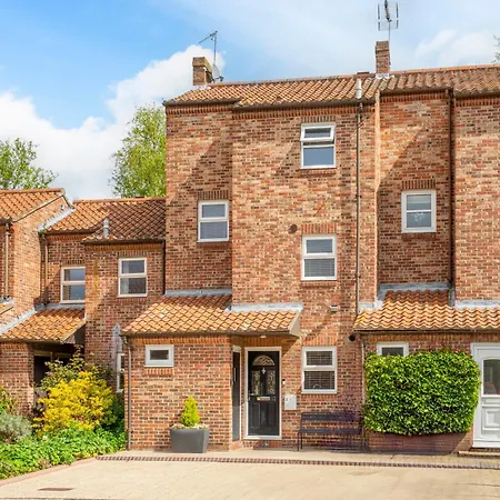 12 Pear Tree House-3