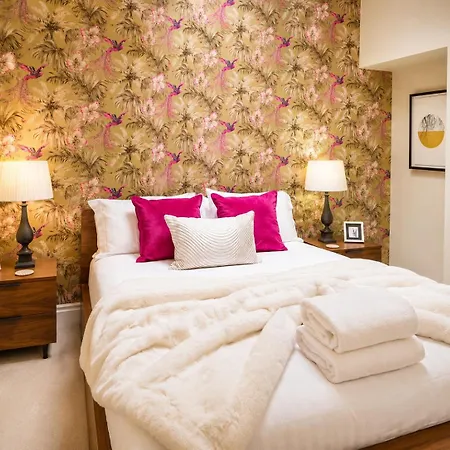Lucy'S Lodge- Most Stylish Apartment On Vibrant Bishy Road With Free Parking-3