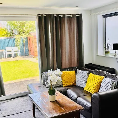 Sleeps 5 Free Parking Fast Wifi Near Hillsborough Easy Access To Sheffield City Centre And Peak District-3