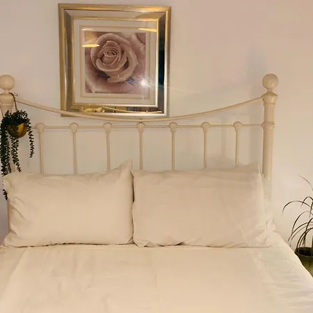 Sleeps 5 Free Parking Fast Wifi Near Hillsborough Easy Access To Sheffield City Centre And Peak District-2