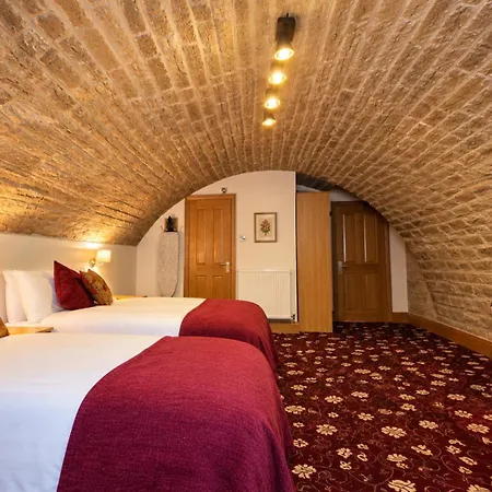 Edgerton Hotel - Ample Free Parking - 24 Hour Reception-3