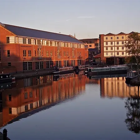 Houseboat Hotels-3