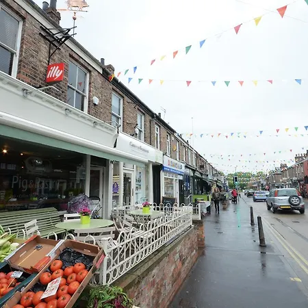 Lucy'S Lodge- Most Stylish Apartment On Vibrant Bishy Road With Free Parking-2
