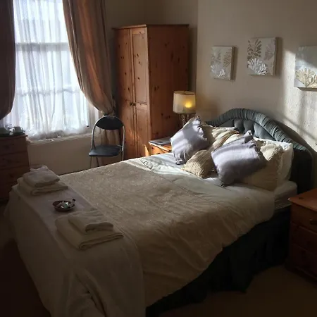 Holly Lodge-2