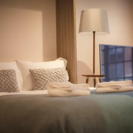 Riverside Studio Apartments Close To City Centre-2