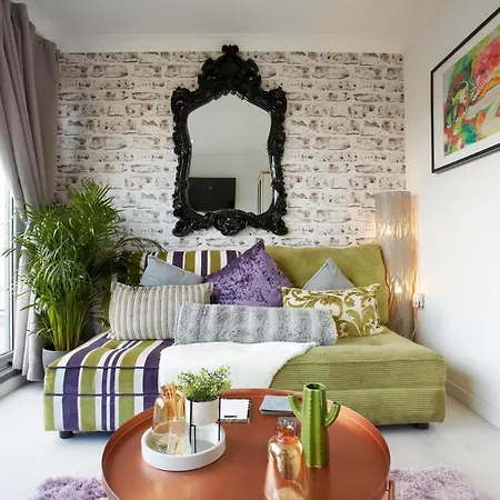 The Cakide: Cozy Serviced Apartments with Netflix in Leeds-2