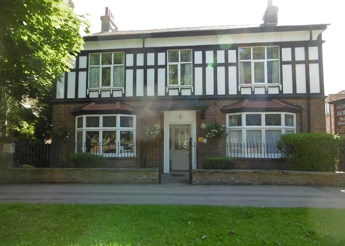 Pet friendly Adams House Hotel York