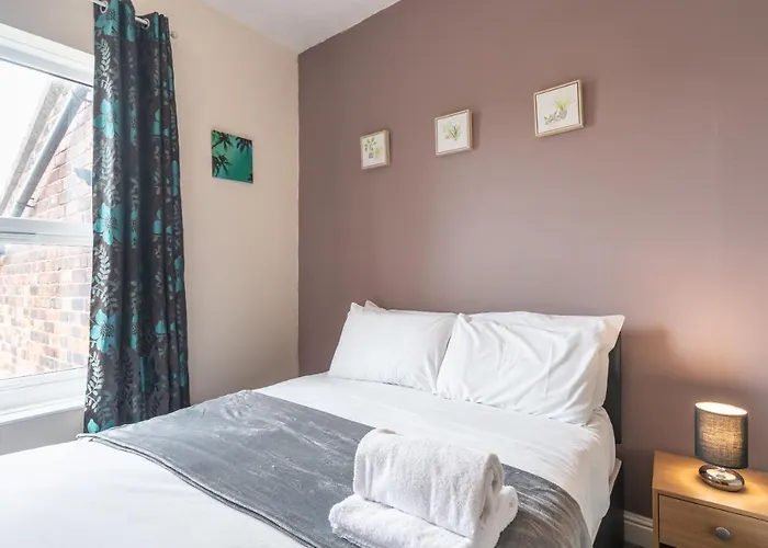 Jesouth 3 Bed Home In Central Hull -Garden Sleeps 6 Kingston upon Hull
