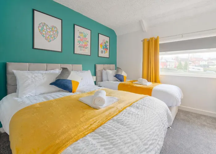 Boutique Rookwood House - Spacious Home With Free Parking - Short Stay Leeds