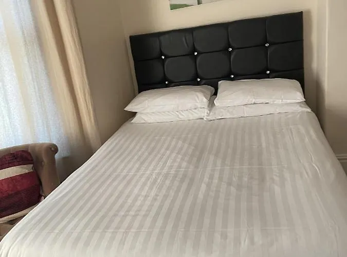 Diamonds Lodge Near York Hospital