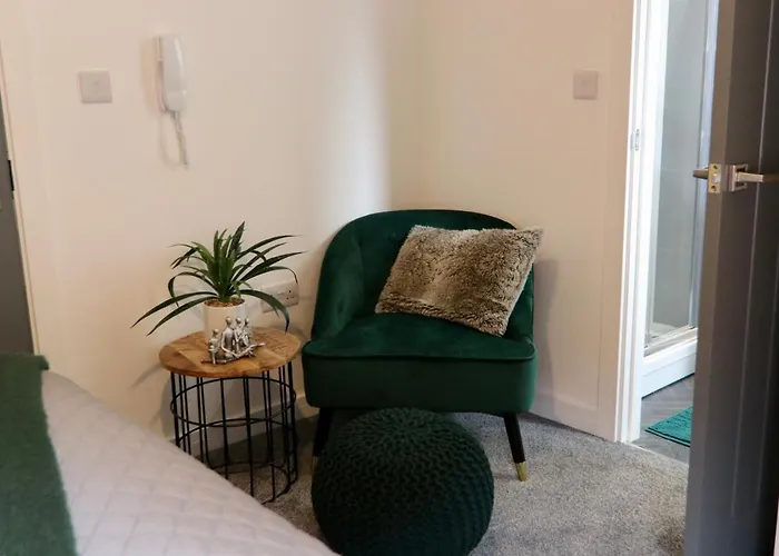 Boutique Boutique 5 Bed Home On Birdwell Road - Free Parking Sheffield