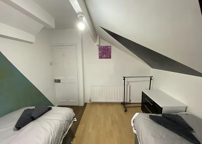 Modern 2 Bedroom Flat Close To City Centre Leeds 