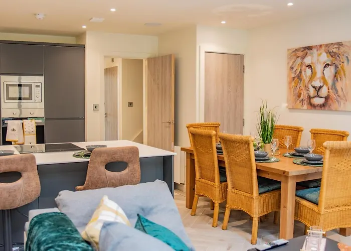 Bv Comfy Spacious 3 Bedroom Townhouse At One Cliff Oak Leeds Perfect For Contractors