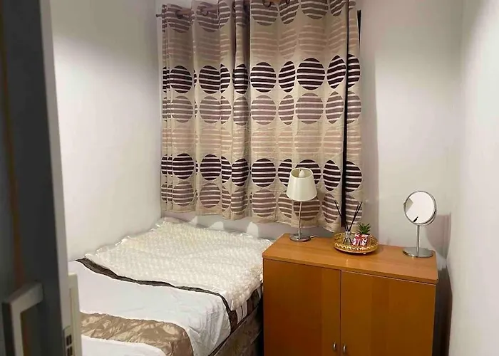 Princess 3 Bedroom House + Offstreet Parking +Wifi Leeds 