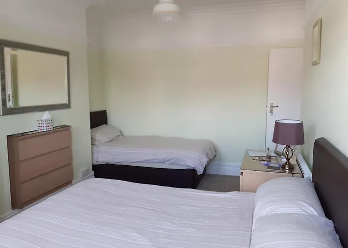 Brightwater Family Room For Up To 3 People With Shared Facilities Scarborough