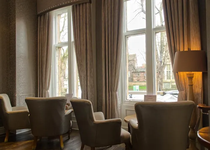 York hotels near Alan Stuttle Gallery